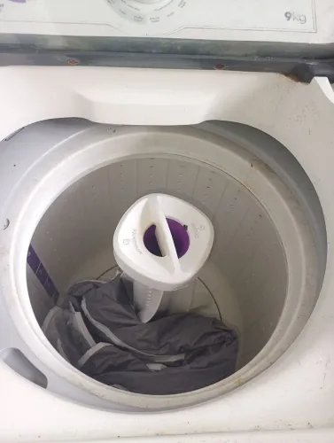 Máquina de lavar 9 litros quebrada pra aproveitar as peças.