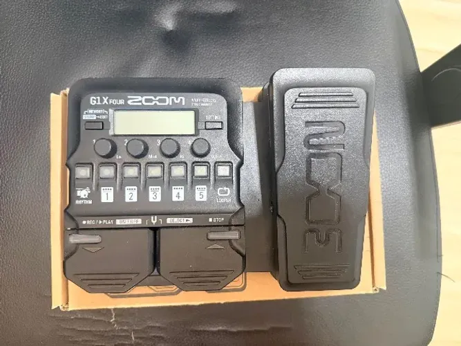 Pedaleira Zoom G1X Four
