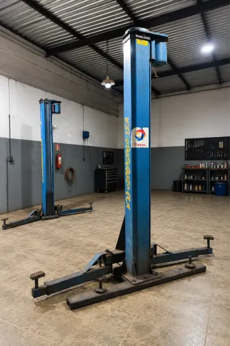 Elevador automotivo 2 colunas em perfeito funcionamento