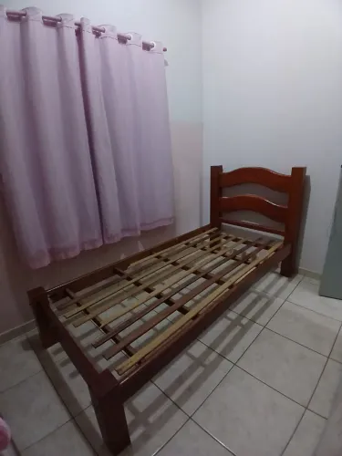 CAMA DE MADEIRA SOLTEIRO