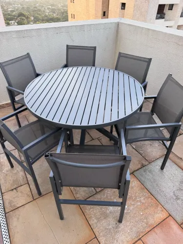 Mesa jantar externa cinza para varanda e jardim