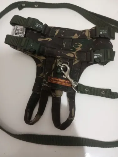 Vendo focinheira para pitbull, serve para outros cachorros também.