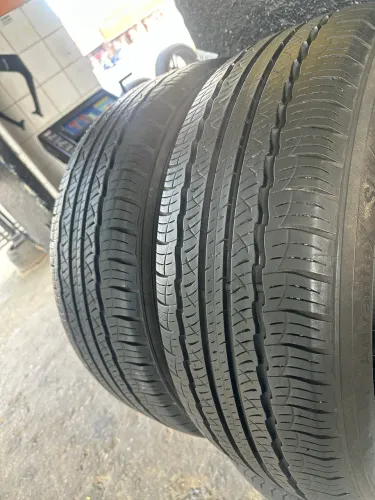 Pneu 235/55/19 pneus com 80% de borracha