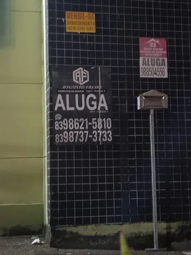 Procuro garota responsável, tranquila que trabalhe ou estude. Alugo quarto no MiramarMiram