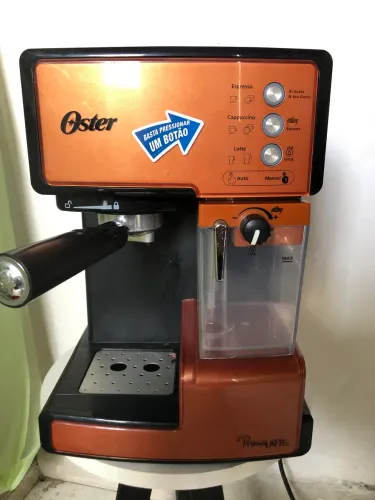 CAFETEIRA OSTER PRIMALATTE ESSENTIAL EXPRESSO - capuccino, café em grãos e cápsula