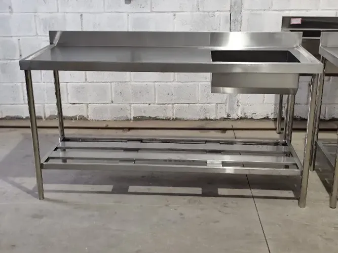 Bancada Inox 1,80x0,70x0,90cm com Prateleira  gradeada ou lisa