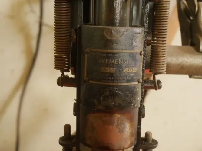 Furadeira de Papel Industrial Bremensis - Série 47-94 - Robusta