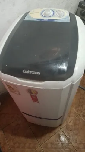 Tanquinho de lavar roupa em ótimo estado