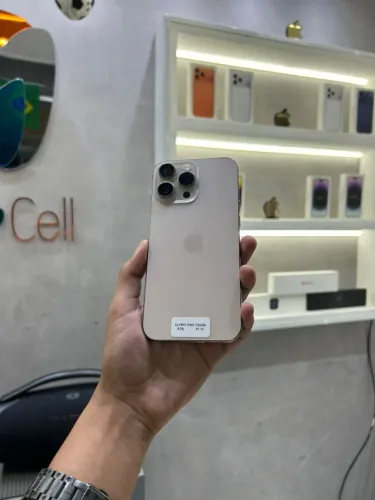 iPhone 16 Pro Max - 256gb Detalhe na tampa
