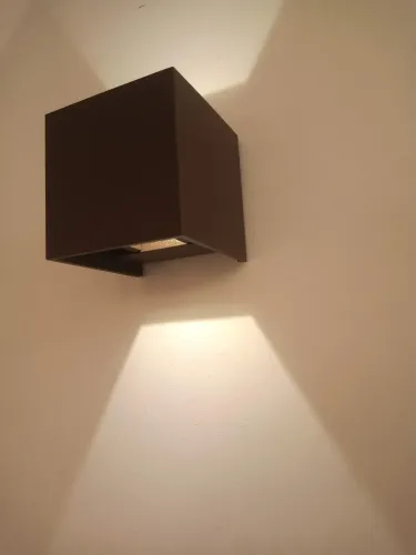 Arandela foco duplo com led luz amarela
