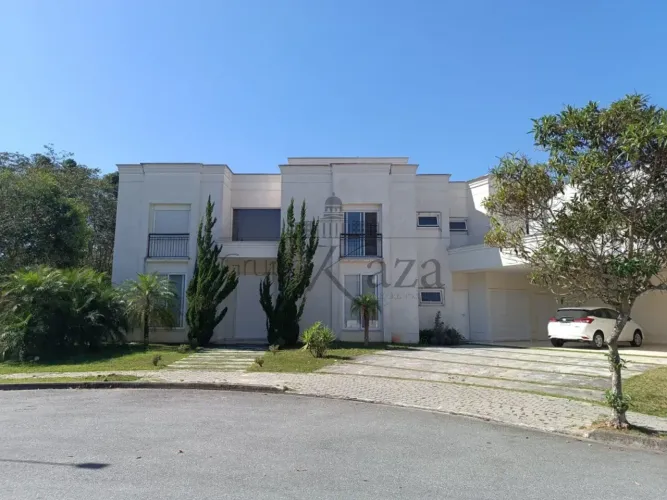 Casa em Condomínio - Urbanova - Condomínio Residencial Montserrat - 4 Dormitórios - 380m².