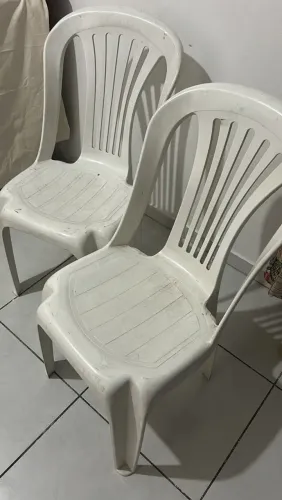 Cadeiras plásticas