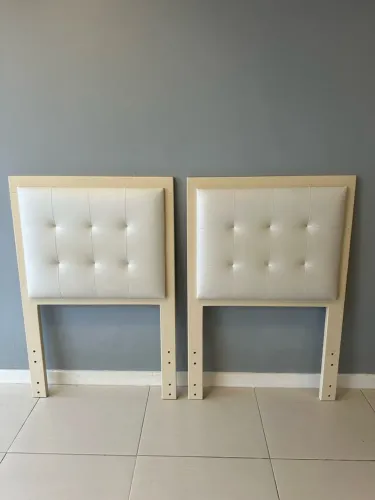 Duas Cabeceiras de Cama de Solteiro Estofadas - Bege