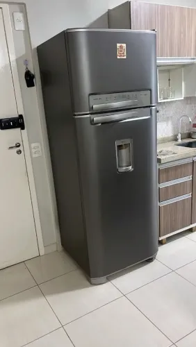 Vendo está geladeira
