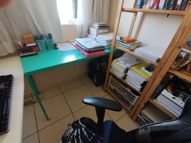 Mesa escritório/ escrivaninha Tok stok 108 x 54 - 250 reais