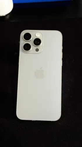 IPhone 15 pro max 256gb cor: TITANIUM 