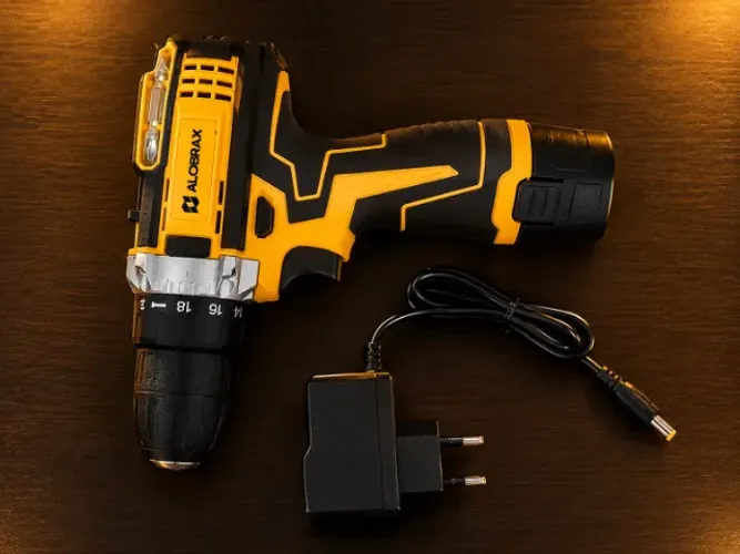 Furadeira Parafusadeira 12V com Impacto + 1 Bateria + Jogo de Brocas e Bits