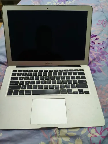 MacBook Air modelo A1466 (usado)