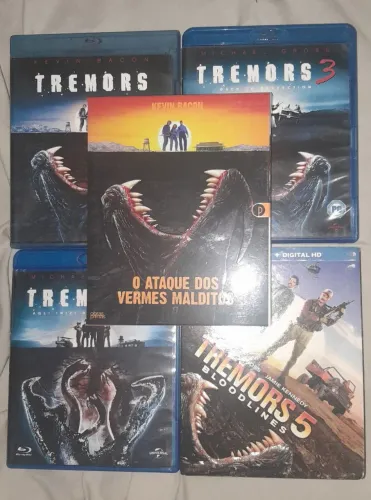 Coleção Blu-ray O Ataque dos Vermes Malditos 1, 3, 4 e 5 DVD e Blu-ray