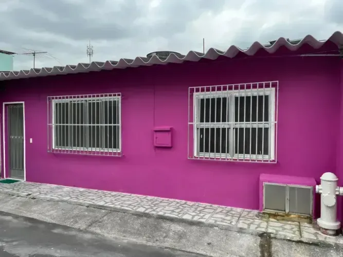 OPORTUNIDADE de morar no Centro de Nilópolis casa 2 quartos com vaga