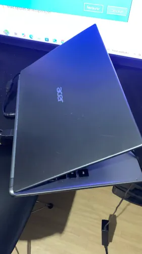 Notebook Acer tela quebrada