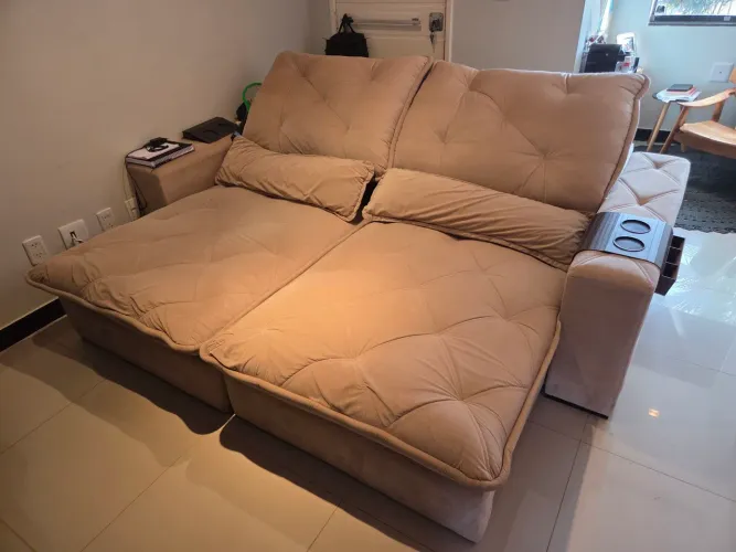 Sofá Retrátil e Reclinável Bege em Suede - 2,50m - Alta Qualidade