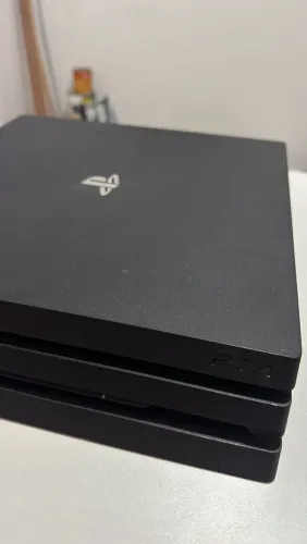 Vendo ps4 pro com 6 jogos
