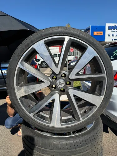 Aro 20 - Rodas + Pneus 225/35 R20