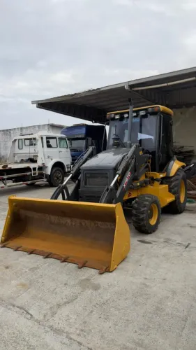RETROESCAVADEIRA XCMG 2020