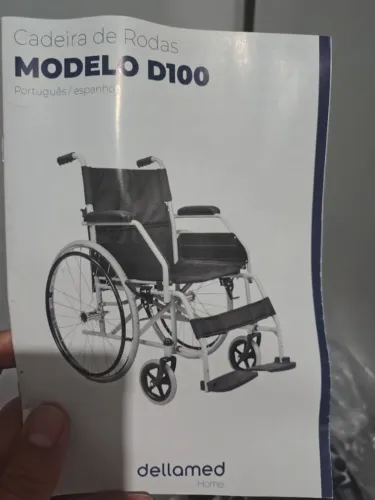 Cadeira de rodas, nunca usada, ainda no plástico. Modelo D100