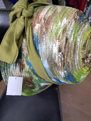 Chapéu com pintura exclusiva