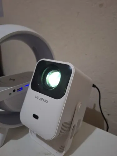 Projetor wifi semi novo alta qualidade