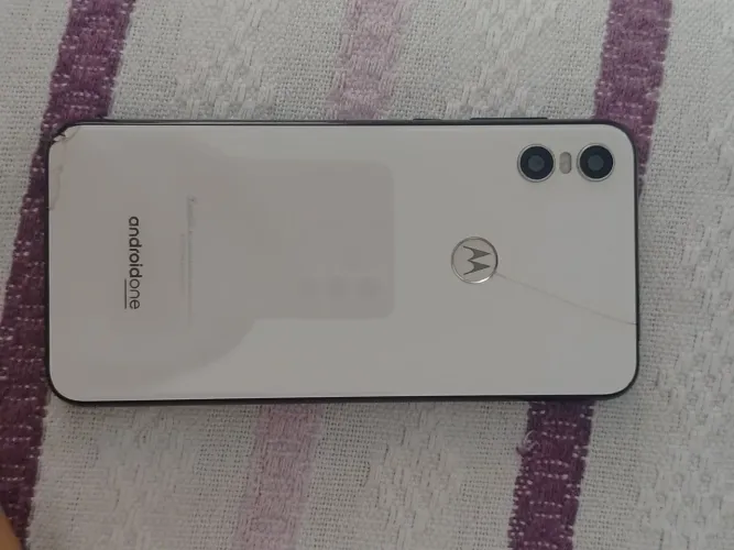 Moto onde so com defeito na tela so trocar a tela ou retirar peças 