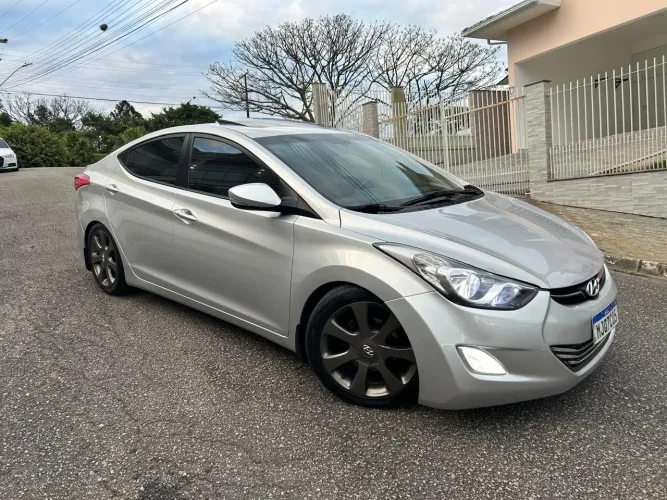 Hyundai Elantra GLS 1.8 16V Aut. 2013