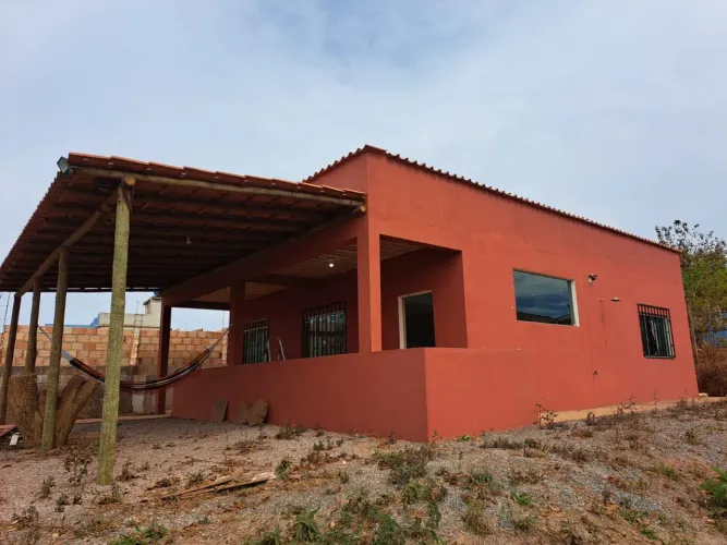 CASA A VENDA BALNEARIO ÁGUA LIMPA, COM MOBILIA