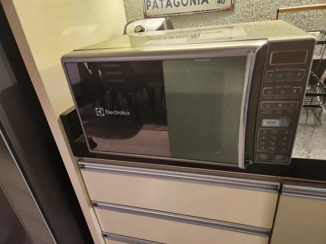 Microondas Eletrolux 27L 220v - defeito