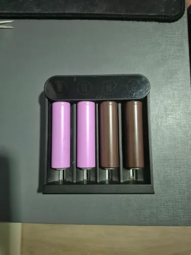 Carregador de bateria Efest slim k4 charger