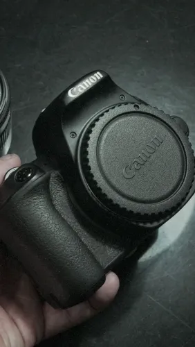 Canon SL2