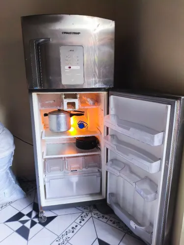 Vendo geladeira,em bom estado de funcionamento