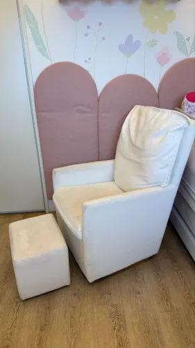 Poltrona de amamentação boucle branco