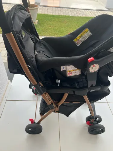 Conjunto carrinho de bebê, com bebê conforto 