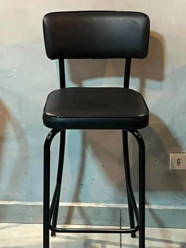 BANQUETA PRETA METALICA