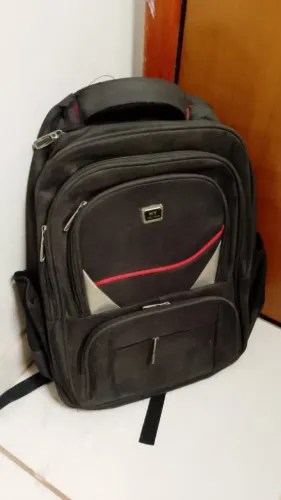 Volta às aulas. Mochila para colégio e notebook, usada e muito conservada.