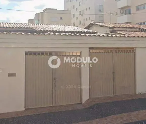 Casa residencial disponível para locação no bairro Santa Mônica