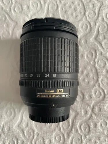 Nikon D80 + Lente 135