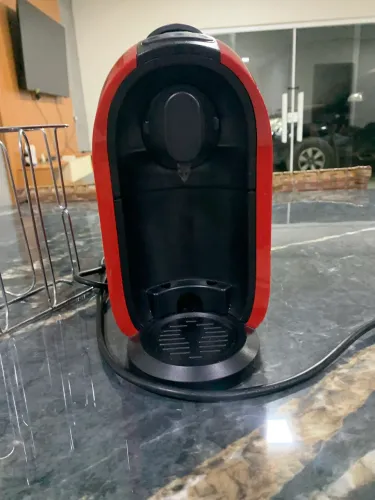 Vendo cafeteira três corações semi nova