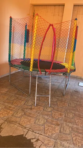 Aluga-se pula pula