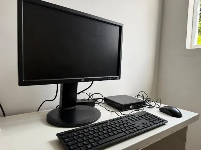 PC de Mesa Usado - HP DESK - SSD + 8GB RAM | AMD Radeon R7