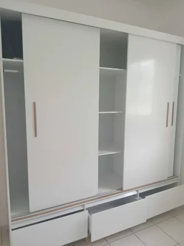 Guarda-roupa Branco | 3 Portas de Correr e 3 Gavetas | Excelente Estado