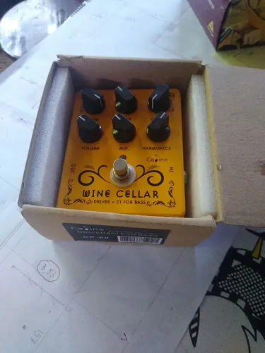 Pedal de efeito para contrabaixo